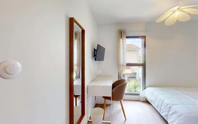 Private room at 7 Imp. Nungesser et Coli, 31300 Toulouse, France, image 3 of 23