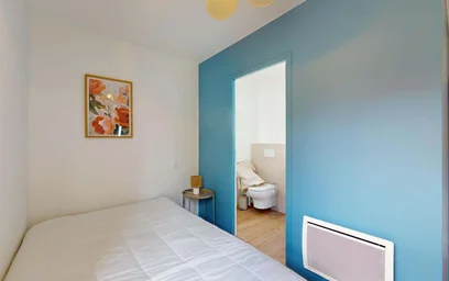 Private room at 7 Imp. Nungesser et Coli, 31300 Toulouse, France, image 4 of 23