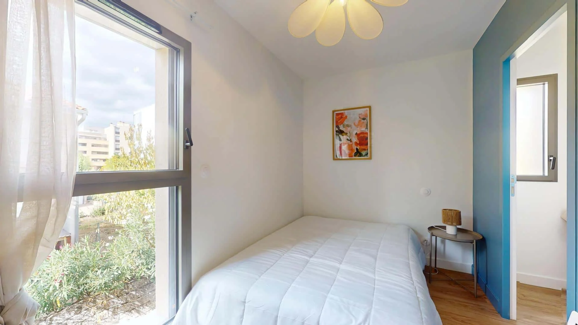 Affordable room for students with ample lighting in 