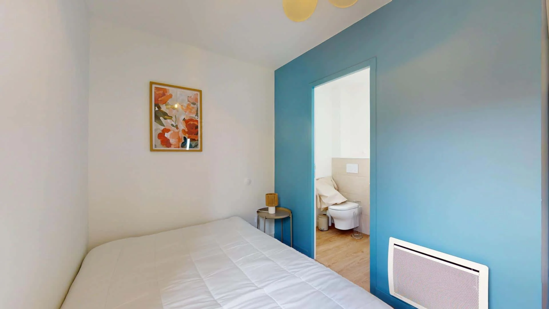Economical student room with convenient location in 