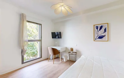 Room for rent with double bed {area}