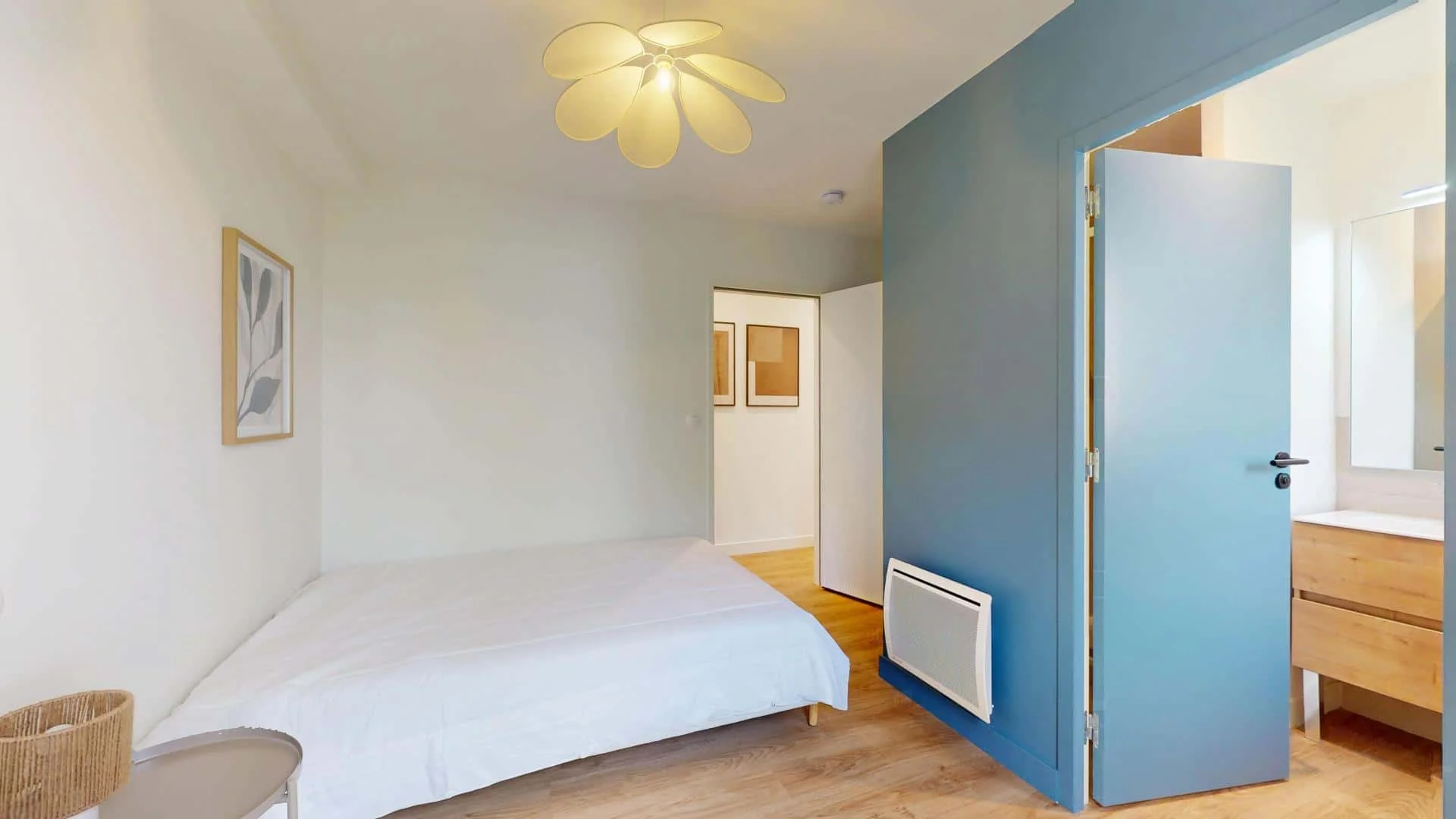 Economical student room with convenient location in 