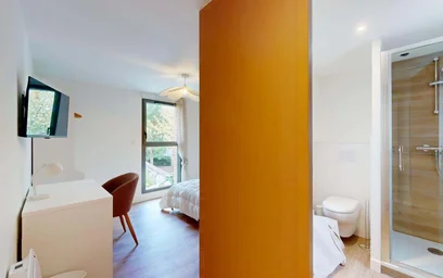 Private room at 7 Imp. Nungesser et Coli, 31300 Toulouse, France, image 3 of 23
