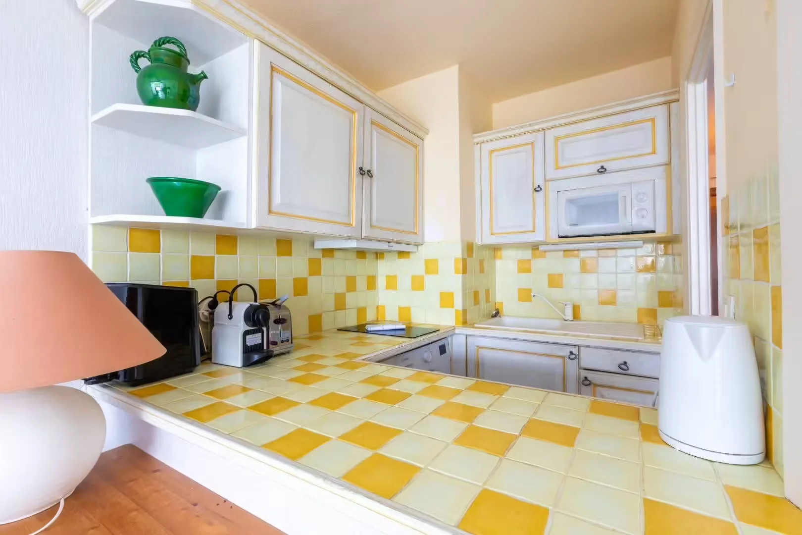 Quarto de estudante em  com área de estudo e instalações partilhadas