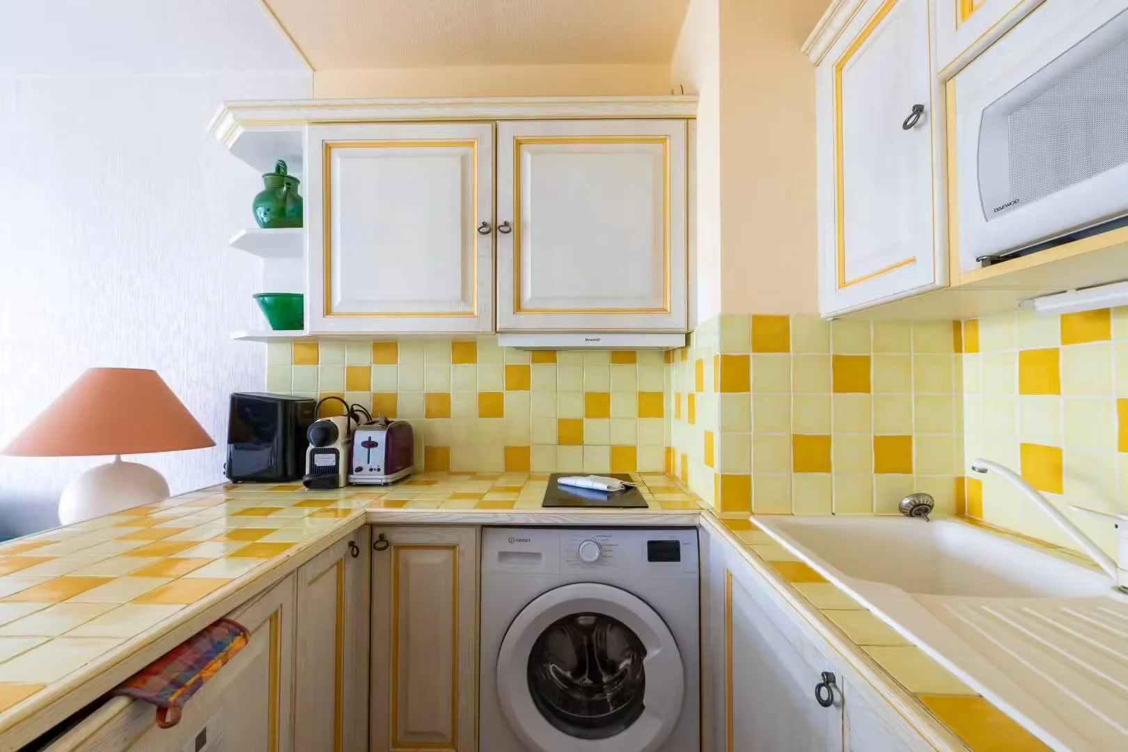 Quarto para alugar em apartamento de estudantes em , totalmente mobilado