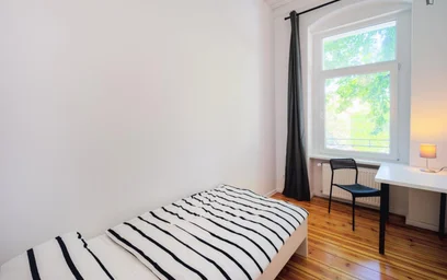 Quarto privado em Buschkrugallee, imagem 2 de 15