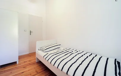 Quarto privado em Buschkrugallee, imagem 3 de 15