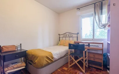 {area} de aylık kiralık oda