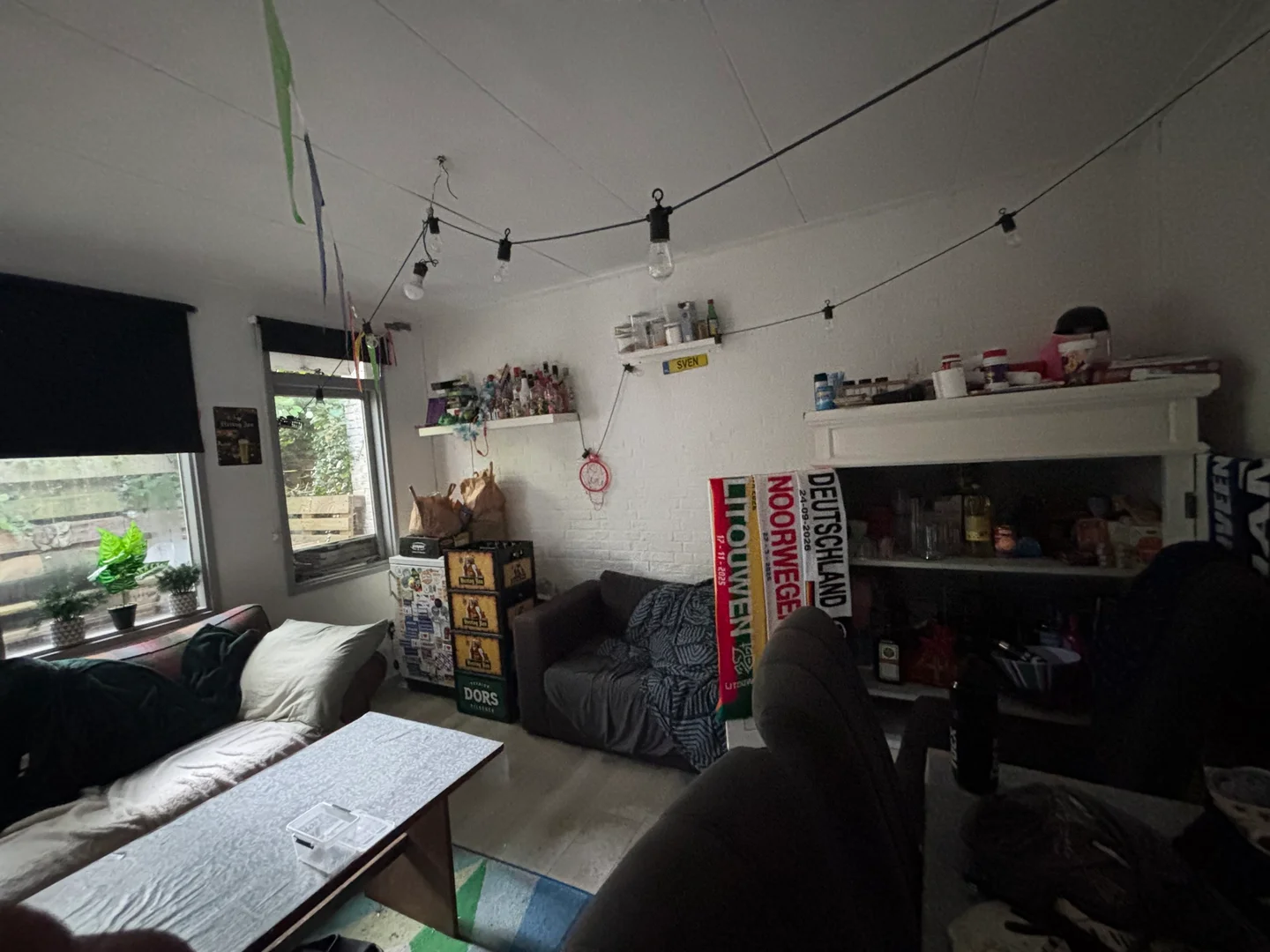 Quarto de estudante luminoso e arejado com acesso fácil à universidade em 