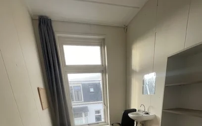 Quarto privado em van Sytzamastraat, imagem 2 de 7