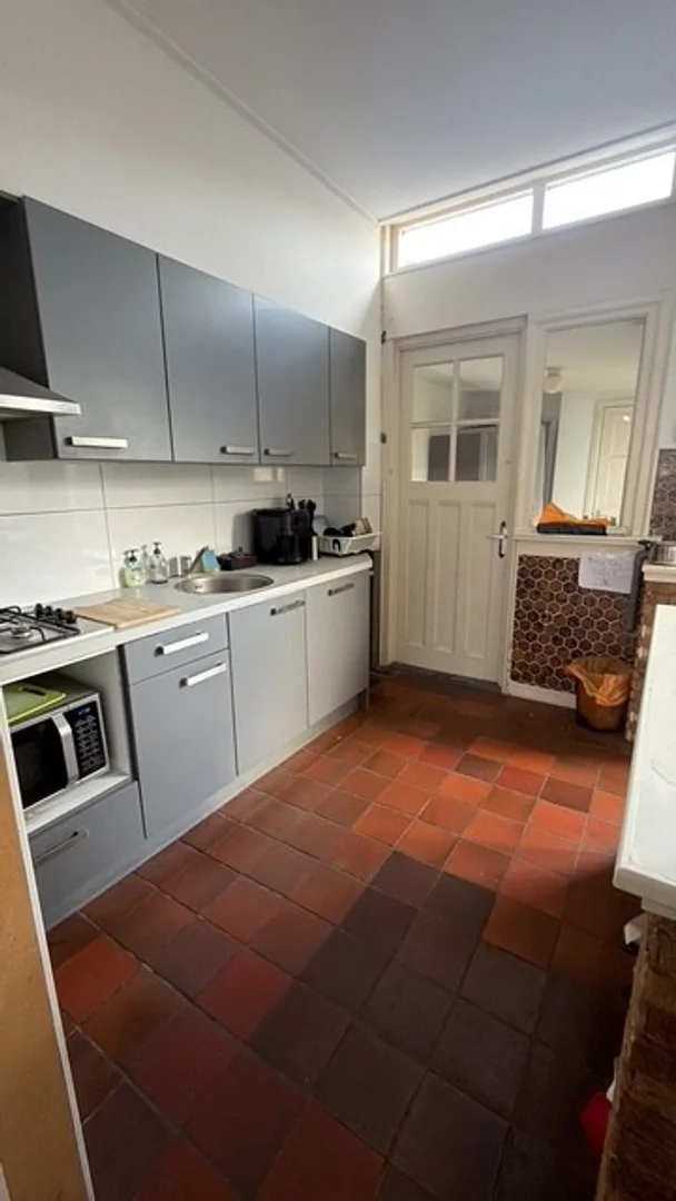 Quarto para alugar em apartamento de estudantes em , totalmente mobilado