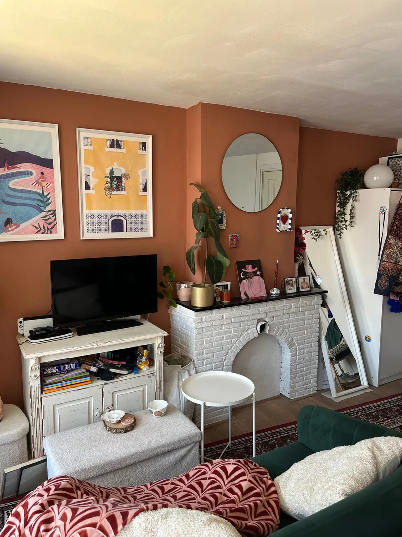 Habitación estudiantil económica cerca del campus en 