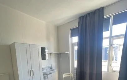 Quarto privado em van Sytzamastraat, imagem 2 de 10