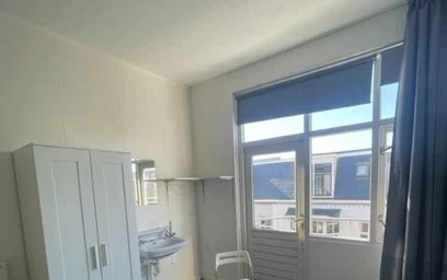 Quarto privado em van Sytzamastraat, imagem 3 de 10
