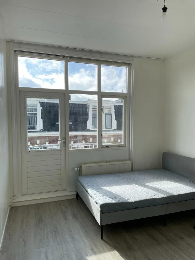 Quarto de estudante económico perto do campus em 