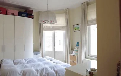 Habitación privada muy luminosa en {area}