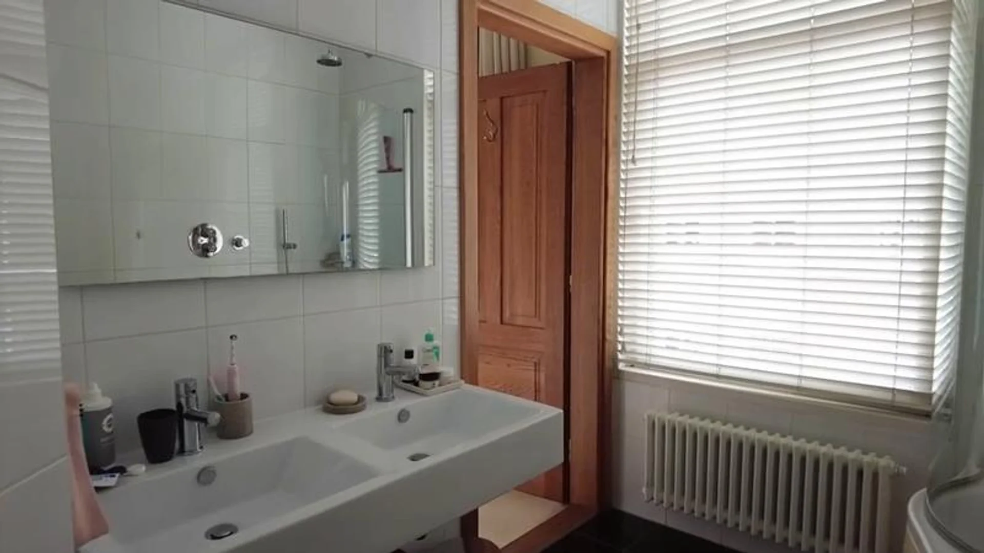 Habitación estudiantil económica con ubicación conveniente en 