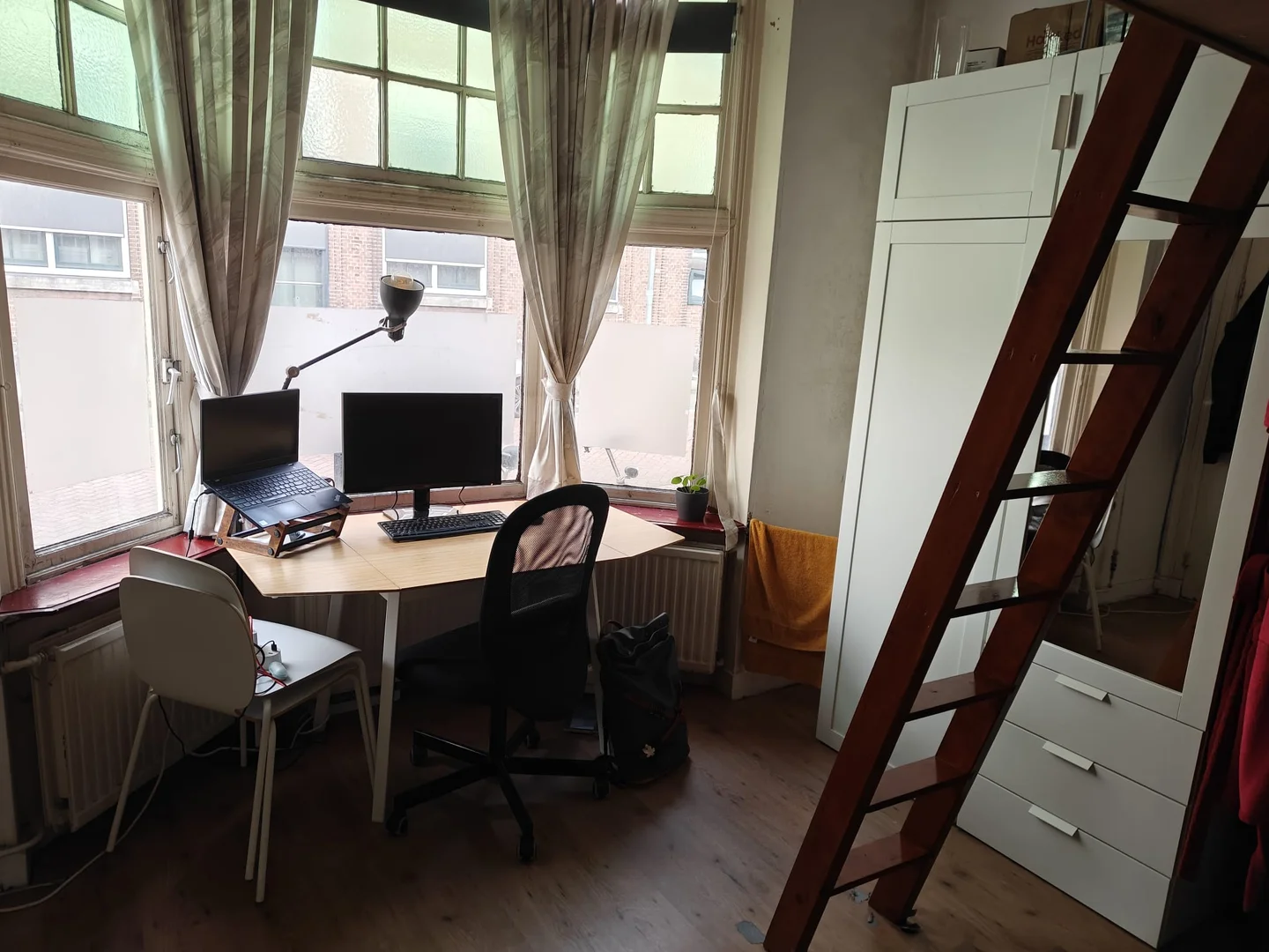 Comfortable and spacious student room in 