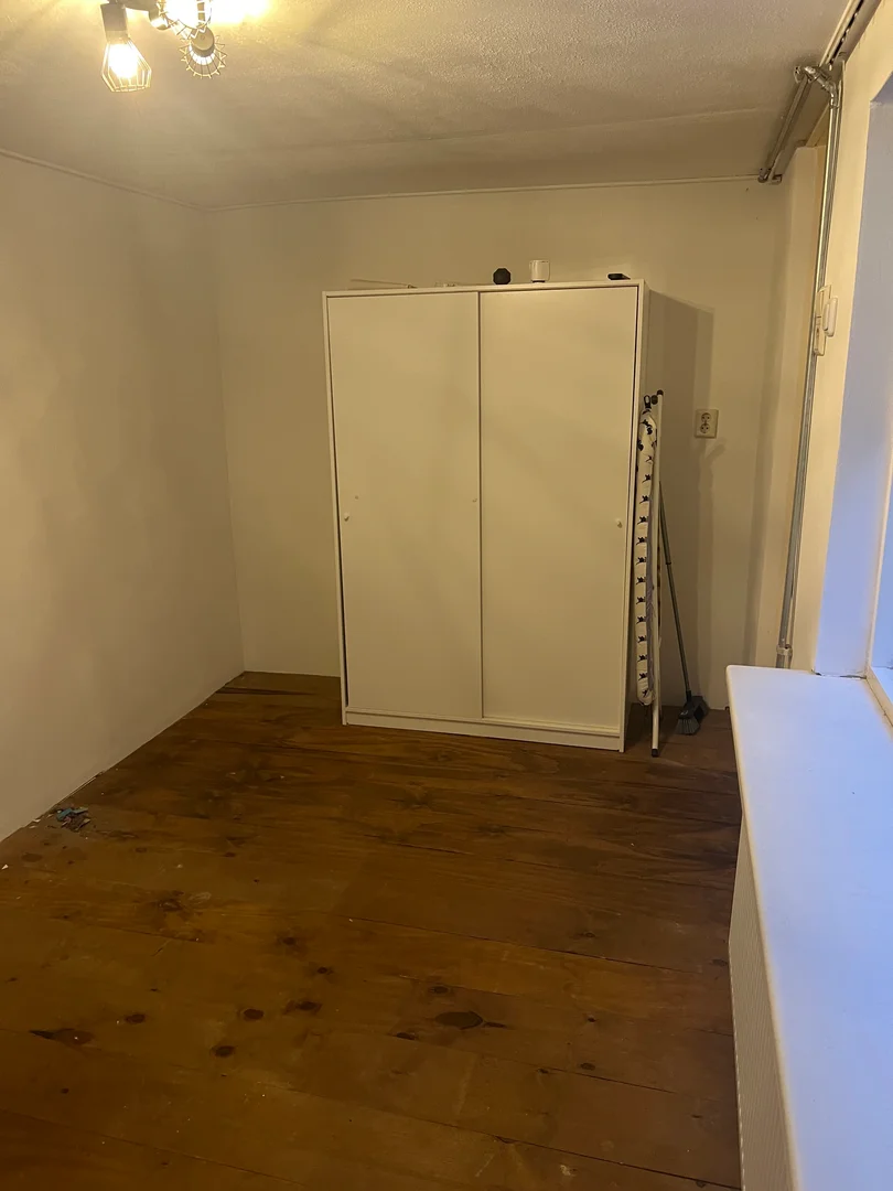 Quarto para alugar em apartamento de estudantes em , totalmente mobilado