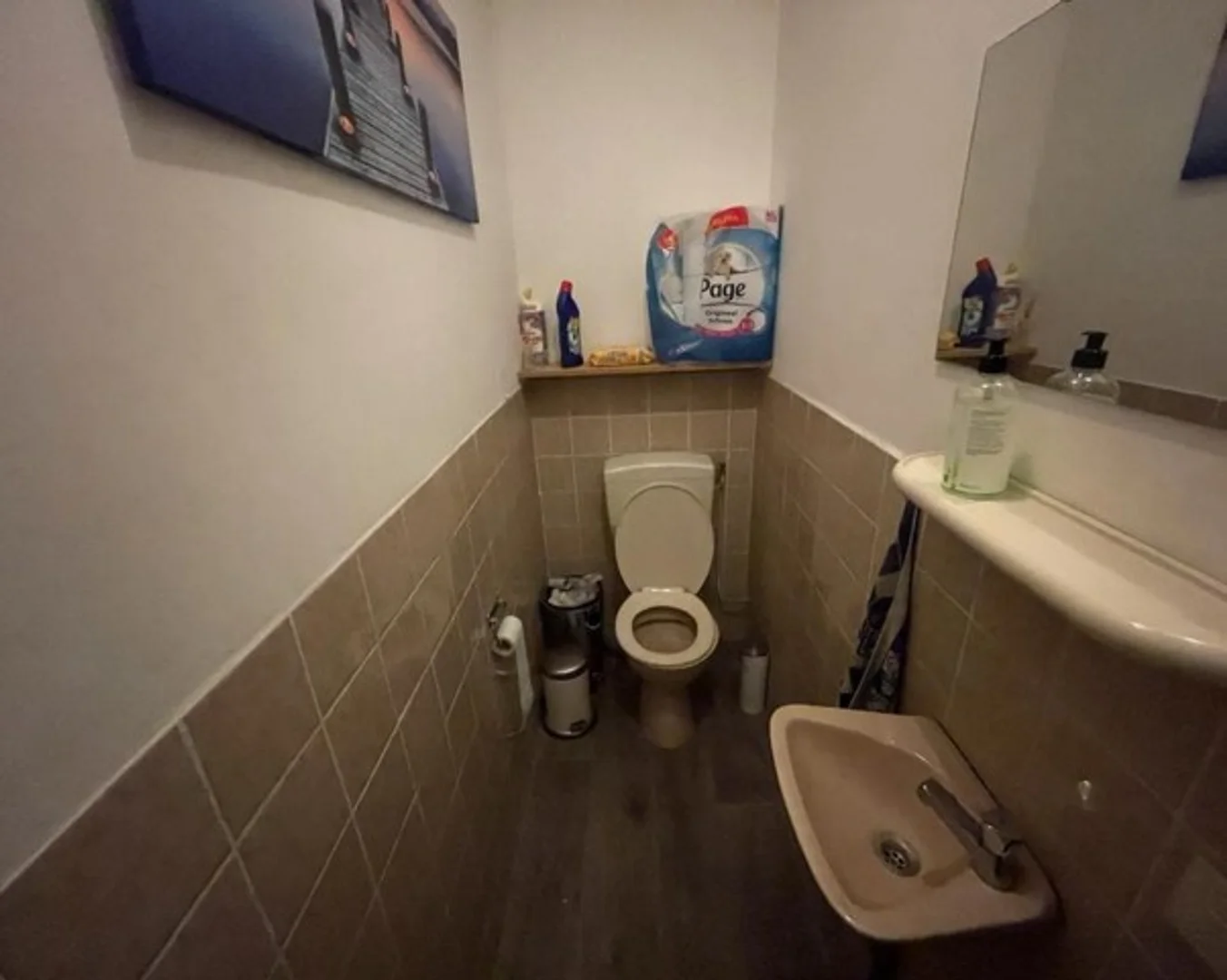 Student-friendly room in  with modern amenities