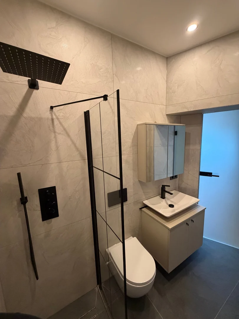 Quarto de estudante confortável e espaçoso em 