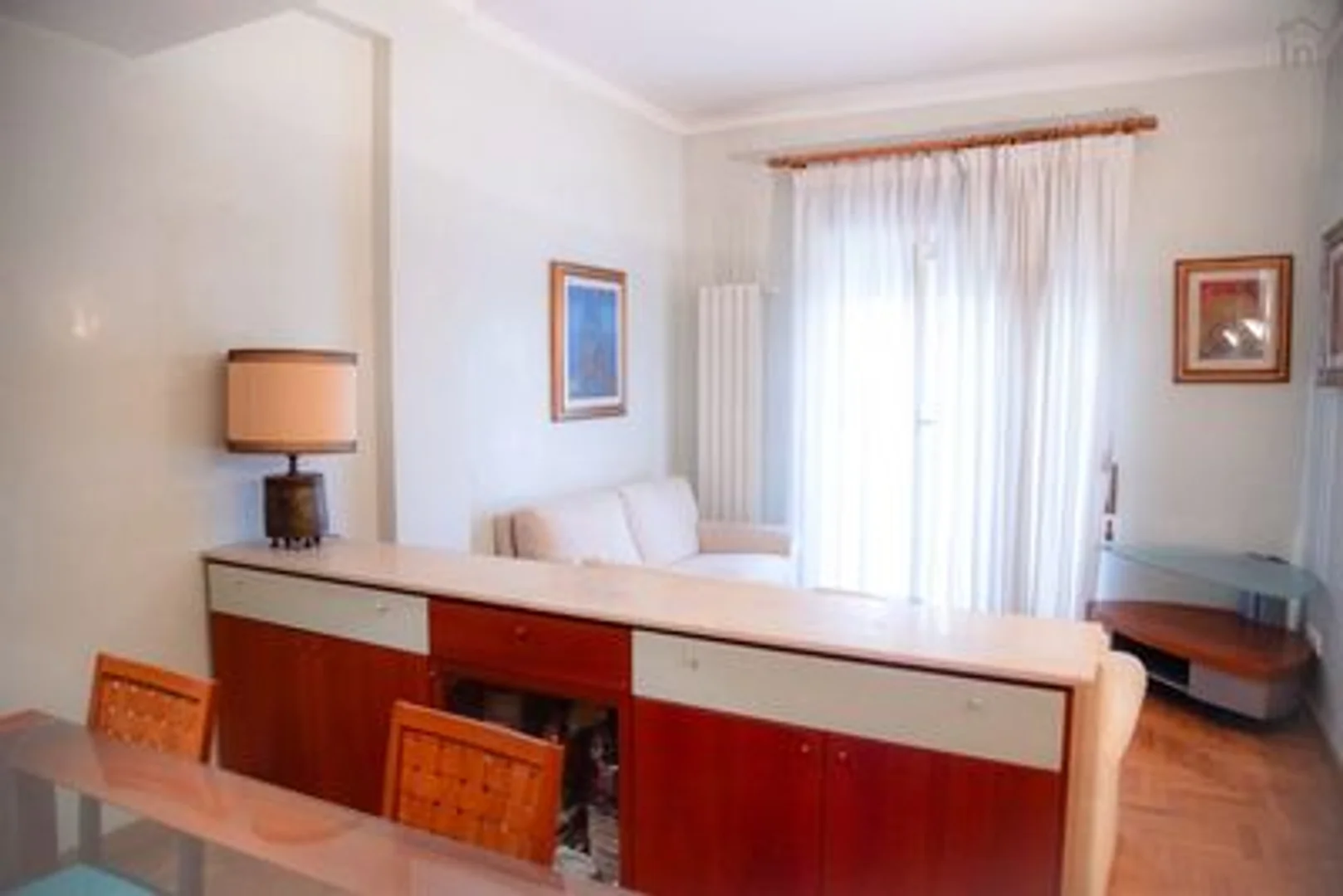 Chambre confortable pour étudiants disponible dans 