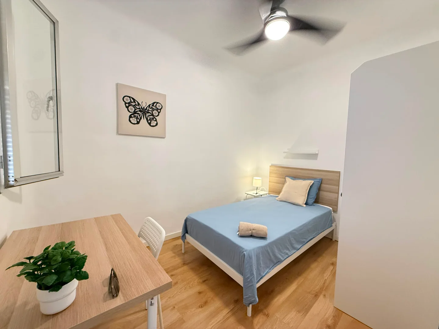 Habitación estudiantil amplia y cómoda en 