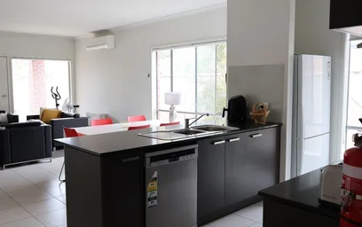 Habitación privada en residencia en  5-7 and 13-15 Burnett Street, Sebastopol Victoria 3356 Australia, imagen 16 de 18