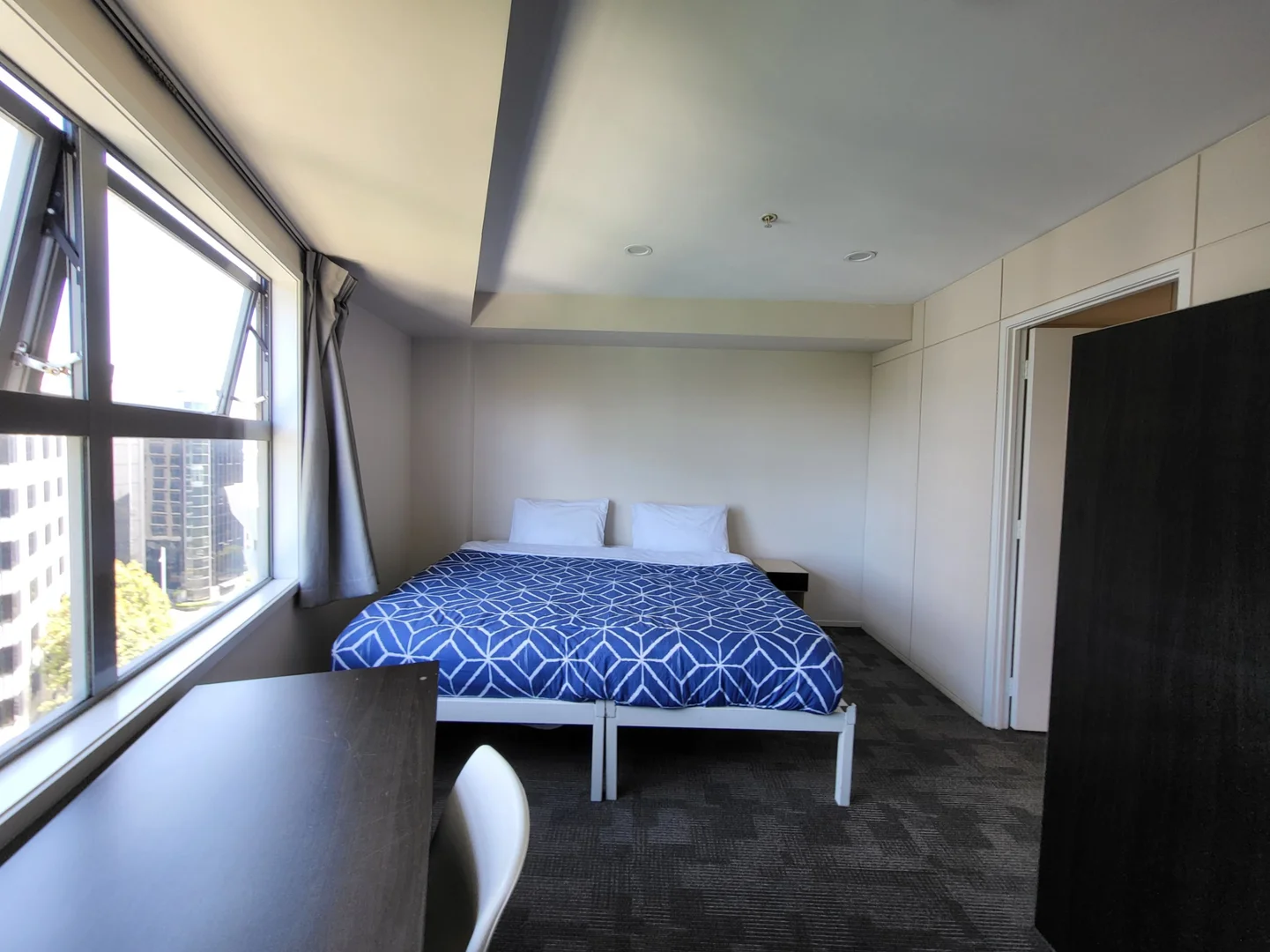 Chambre confortable pour étudiants disponible dans 