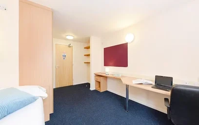 Stanza privata in residence in Vicarage Hill, Wrexham LL13 7HN, United Kingdom, immagine 23 di 35