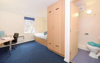 Stanza privata in residence in Vicarage Hill, Wrexham LL13 7HN, United Kingdom, immagine 24 di 35
