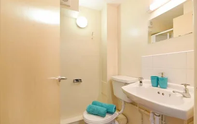 Stanza privata in residence in Vicarage Hill, Wrexham LL13 7HN, United Kingdom, immagine 25 di 35