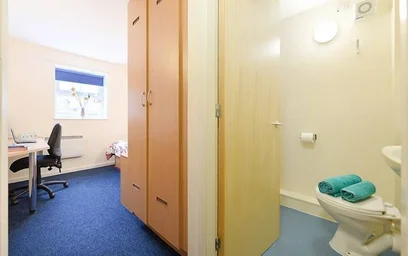 Stanza privata in residence in Vicarage Hill, Wrexham LL13 7HN, United Kingdom, immagine 4 di 35