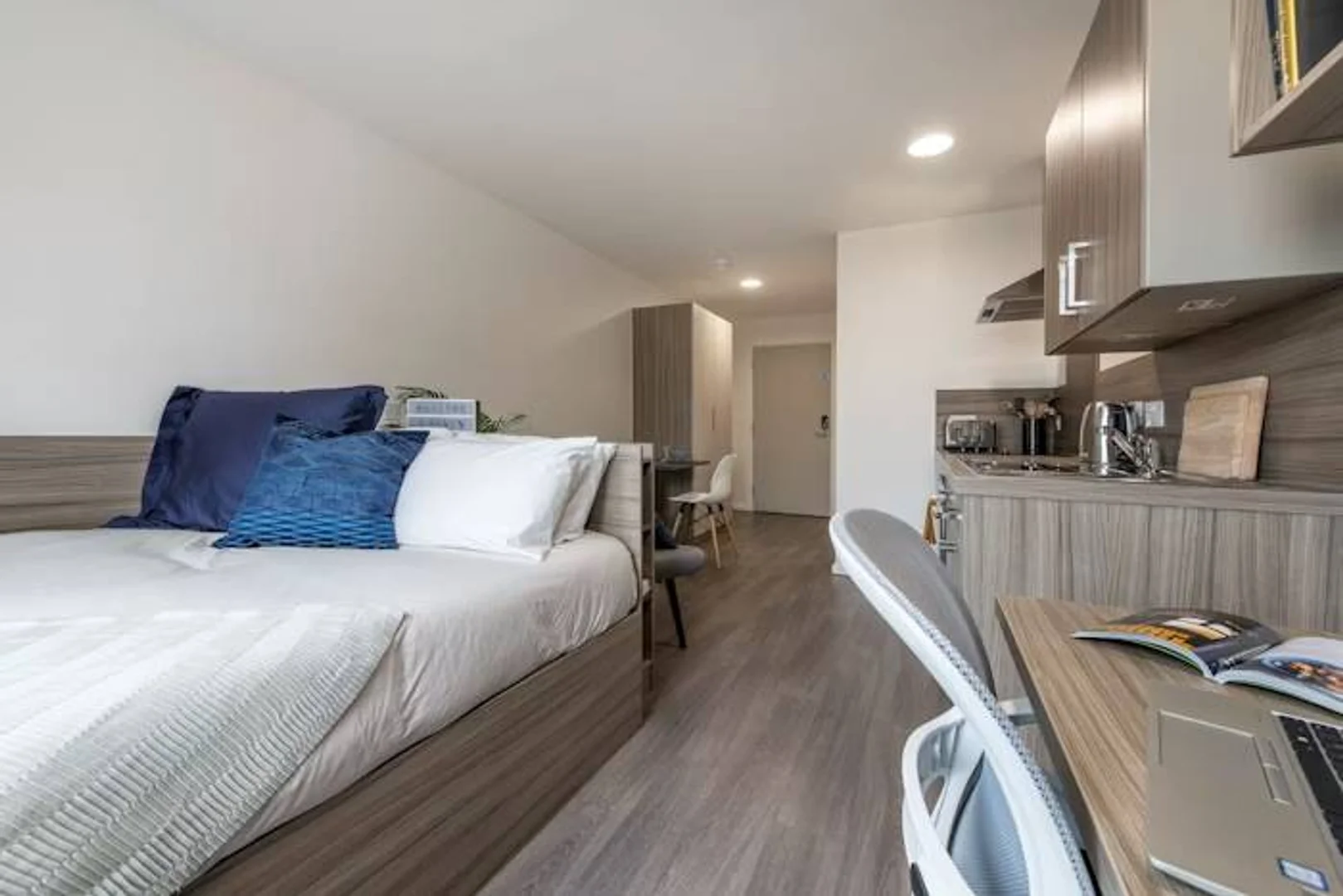  bölgesindeki öğrenciler için tam donanımlı stüdyo daire