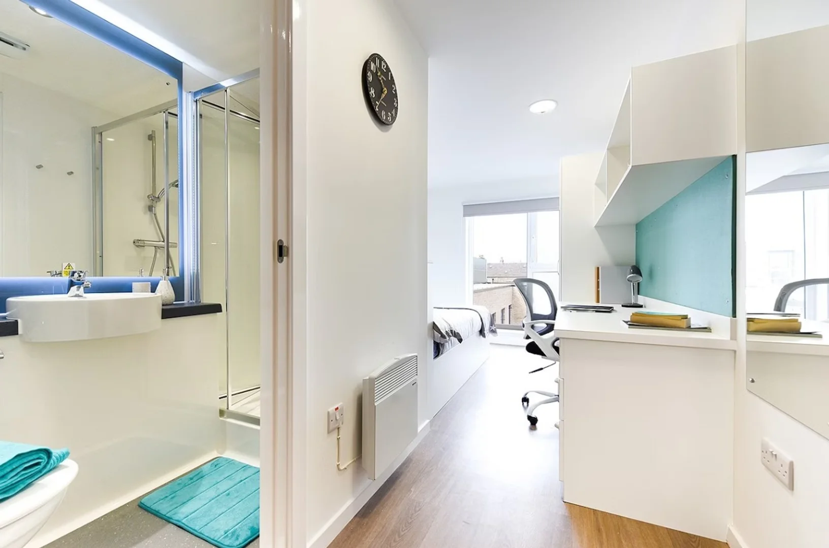 Funktionelles Studentenzimmer perfekt zum Studieren in