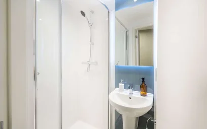 Alojamiento entero en residencia en 3 Unity St, Bristol BS2 0HN, United Kingdom, imagen 2 de 28