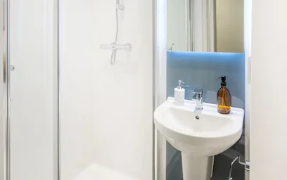 Habitación privada en residencia en 3 Unity St, Bristol BS2 0HN, United Kingdom, imagen 30 de 33