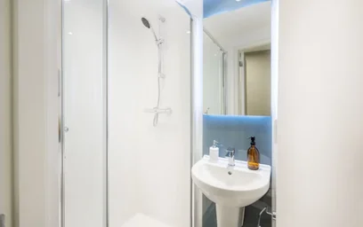 Alojamiento entero en residencia en 3 Unity St, Bristol BS2 0HN, United Kingdom, imagen 2 de 28