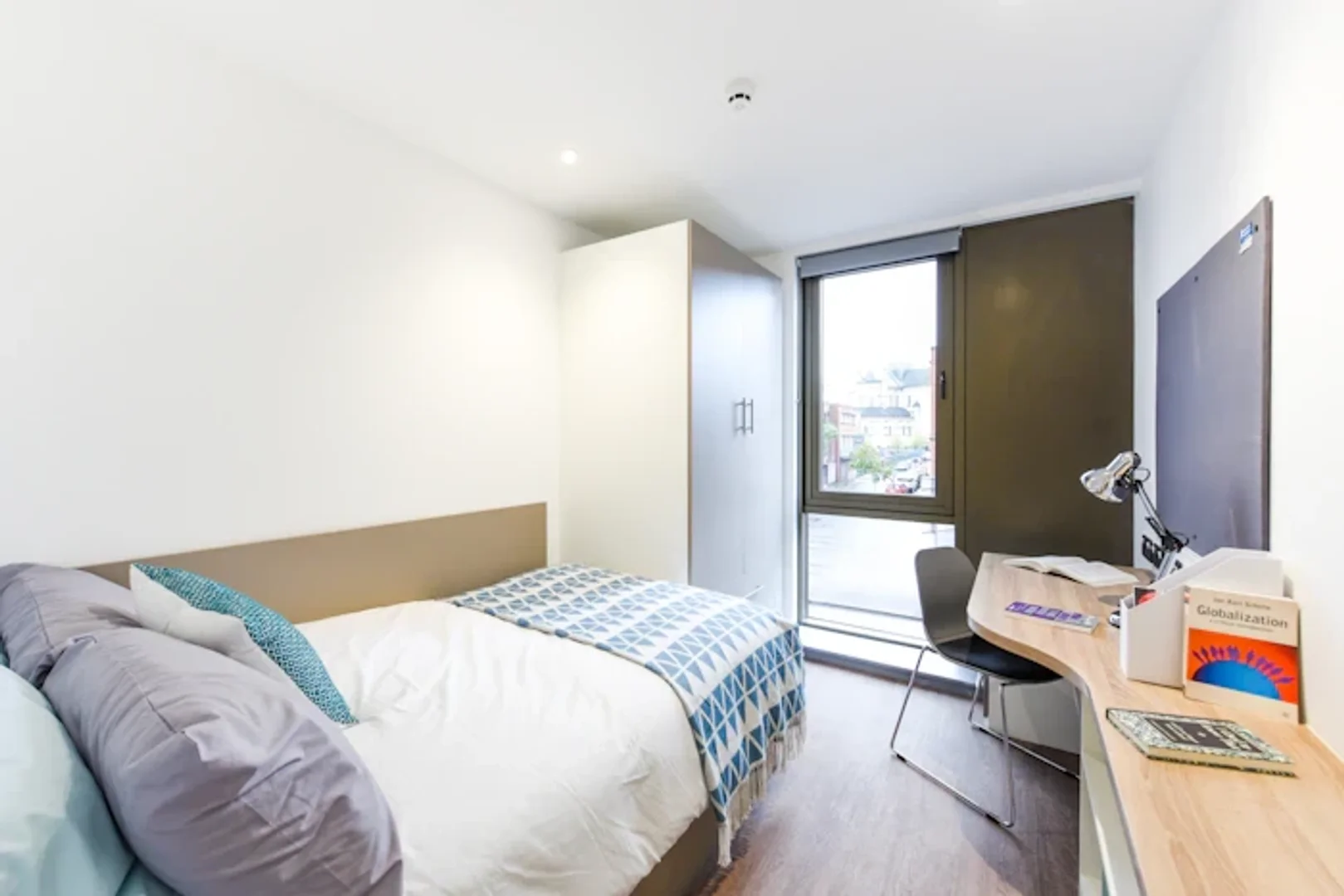 Habitación en apartamento estudiantil en alquiler en , completamente amueblado