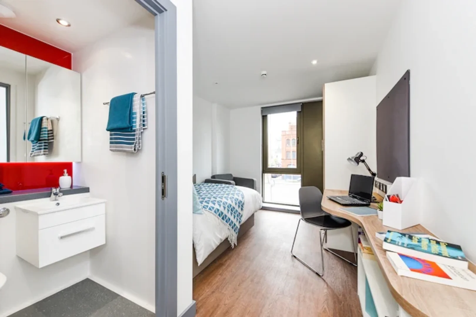 Habitación estudiantil económica con ubicación conveniente en