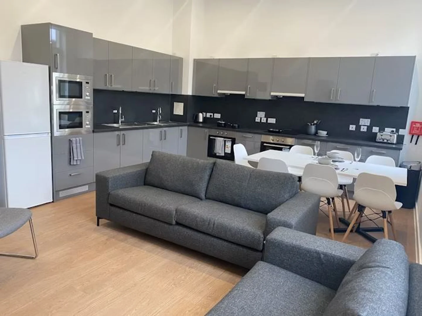 Habitación acogedora para estudiantes disponible en