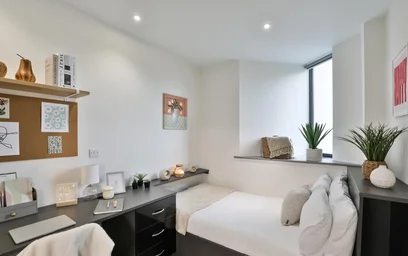 Studio in residence at 104-106 Hagley Rd, Birmingham B16 8LT, United Kingdom, image 3 of 49