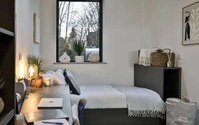 Studio in residence at 104-106 Hagley Rd, Birmingham B16 8LT, United Kingdom, image 7 of 49