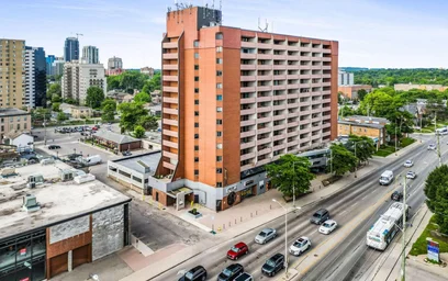 Całe miejsce w rezydencji 205 Oxford St E, London, ON N6A 5G6, Canada, obraz 16 17