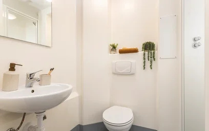 Private room in residence at Park Ln, Woodhouse, Leeds LS3 1DN, United Kingdom, image 2 of 20
