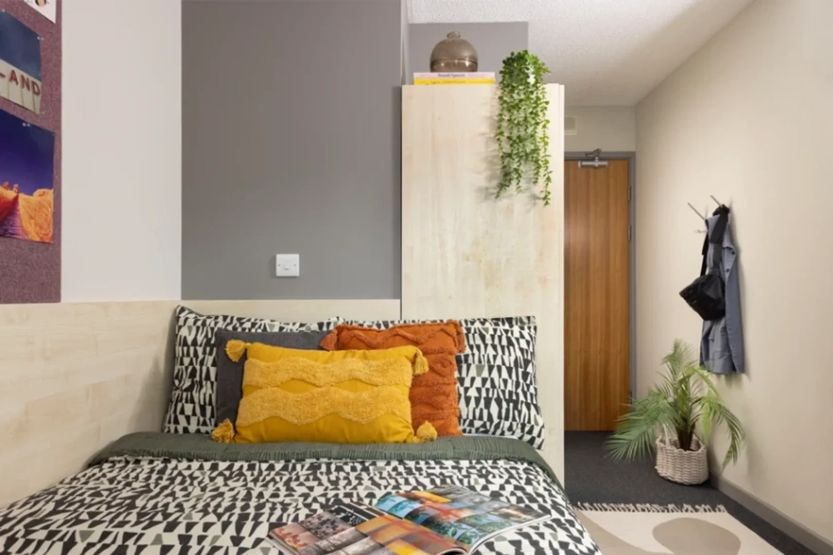 Functional student room perfect for studying in 