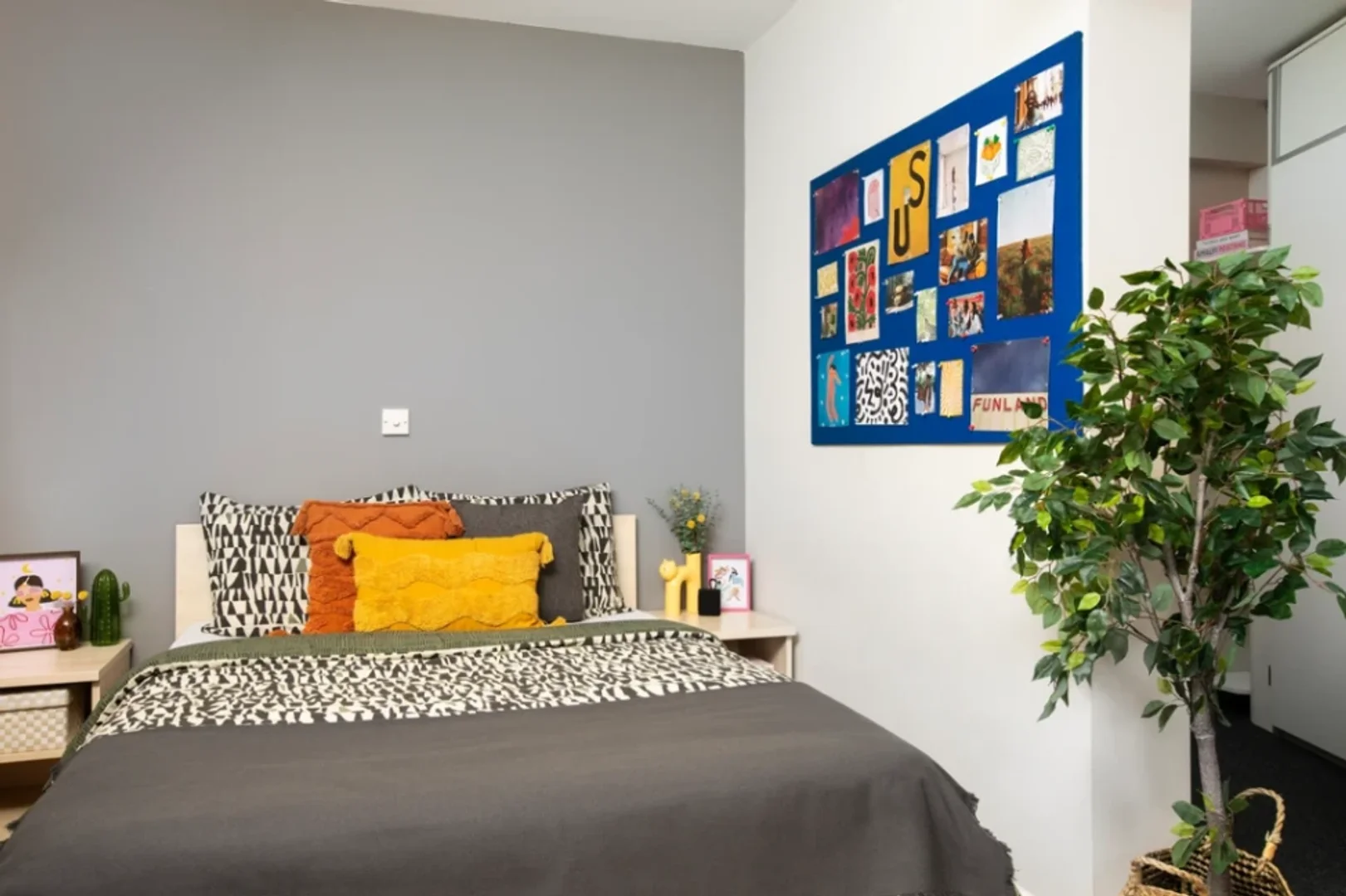 Habitación para estudiantes en con área de estudio y facilidades compartidas