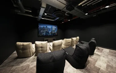 Studio in residence at 16 Merrion Way, Leeds LS2 8PT, United Kingdom, image 9 of 28