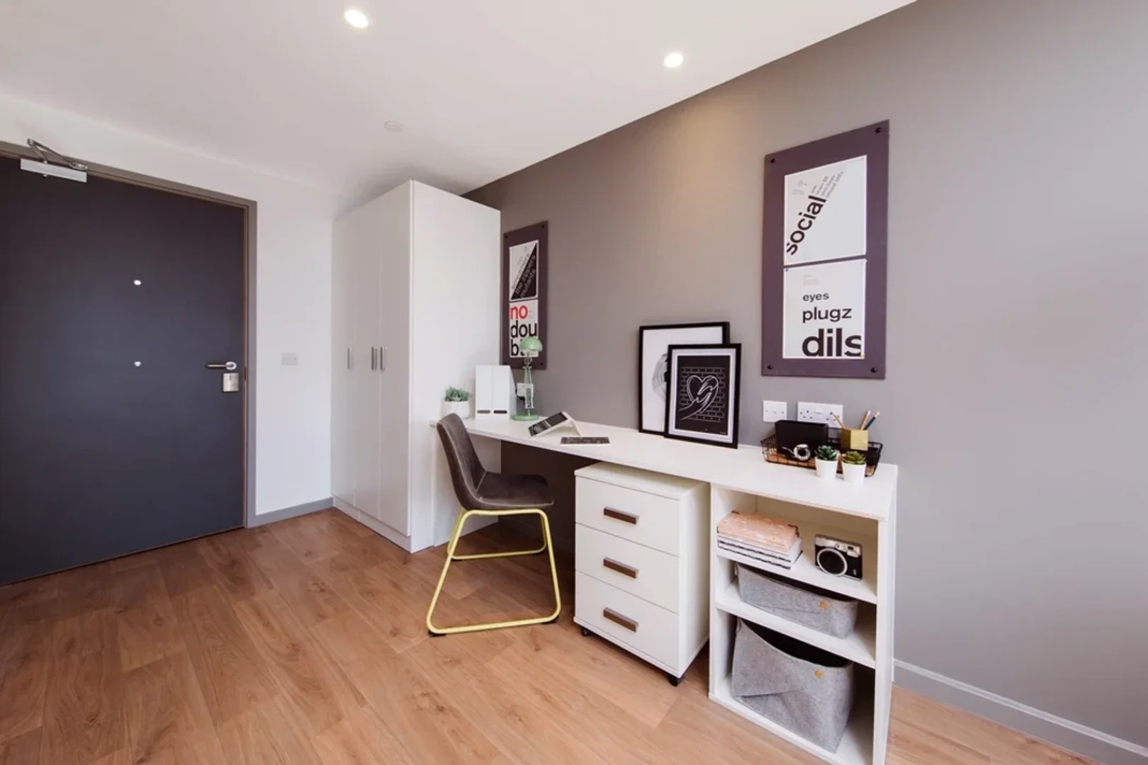 Self-contained studio for students in central 