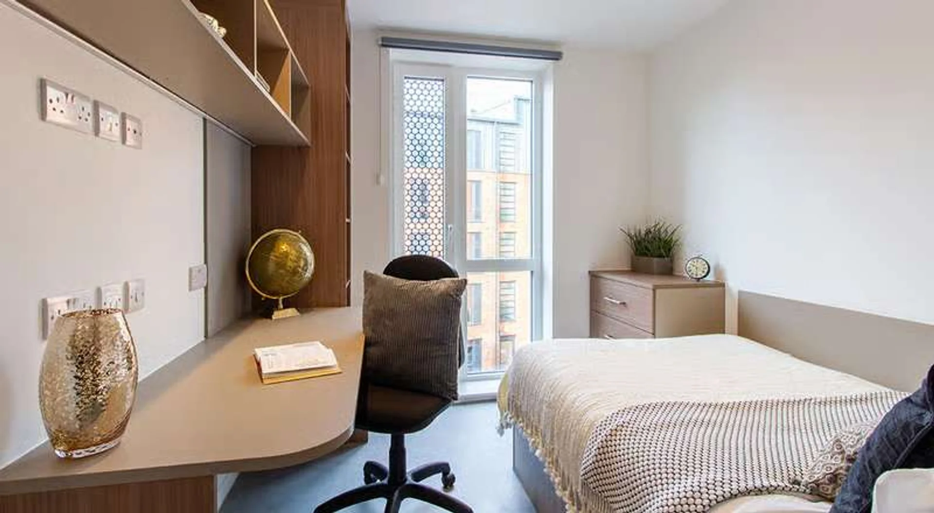 Habitación estudiantil económica cerca del campus en 